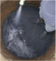水を混ぜて、炭を充填ホースで水を入れ、水締めをしていきます。水締め完了後の炭素質の層の厚さは、45cm程度になります。